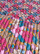 Charger l'image dans la galerie, Matelassé Maxi Flowers