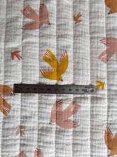 Charger l'image dans la galerie, Matelassé Double Gaze Oiseaux - 1 coupon unique de 1m50