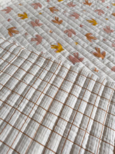 Charger l'image dans la galerie, Matelassé Double Gaze Oiseaux - 1 coupon unique de 1m50
