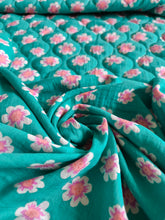 Charger l'image dans la galerie, Matelassé Double Gaze Flowers/coeurs - Coupon unique de 2m