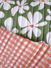 Charger l'image dans la galerie, Matelassé Flowers/carreaux