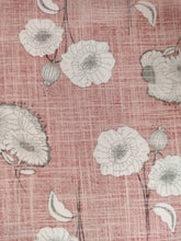 Charger l'image dans la galerie, Viscose Fleurs de Pavot Blanches et Noires sur Fond Rouge - Coupon de 1m80