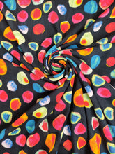 Charger l&#39;image dans la galerie, Viscose Pois Multicolores sur Fond Marine - Coupon de 2m
