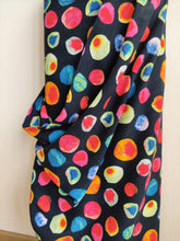 Charger l'image dans la galerie, Viscose Pois Multicolores sur Fond Marine - Coupon de 2m