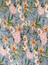 Charger l'image dans la galerie, Plissé Permanent Fleuri sur Fond Indigo