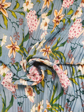 Charger l'image dans la galerie, Plissé Permanent Fleuri sur Fond Indigo