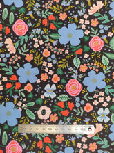 Charger l'image dans la galerie, Coupon Viscose Primavera sur Fond Noir 1m50