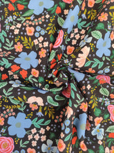 Charger l'image dans la galerie, Coupon Viscose Primavera sur Fond Noir 1m50