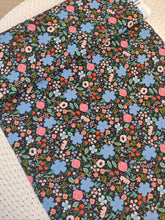 Charger l'image dans la galerie, Coupon Viscose Primavera sur Fond Noir 1m50