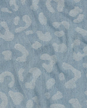 Charger l'image dans la galerie, Denim Jacquard Léopard
