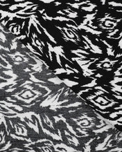 Charger l'image dans la galerie, Viscose Crinkle Black and White

