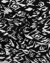 Charger l'image dans la galerie, Viscose Crinkle Black and White
