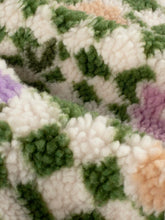 Charger l&#39;image dans la galerie, Sherpa Teddy Damier Flowers
