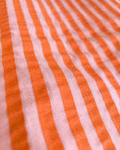 Charger l'image dans la galerie, Seersucker Rayé Rose/Tangerine
